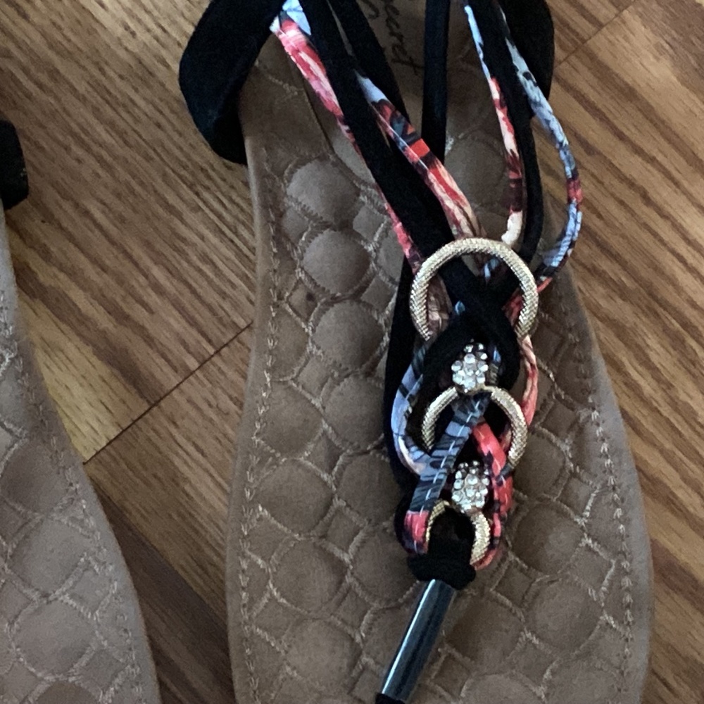 Stylish Women's Sandals with Black and Multicolor Straps - Picture 2 of 4